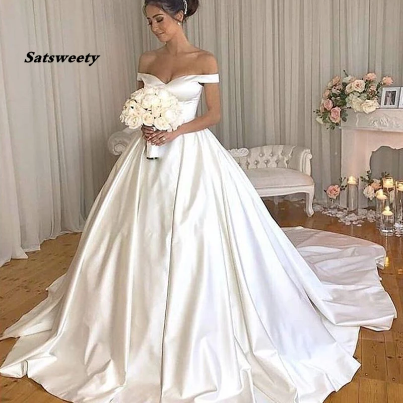 

Simple Cheap Wedding Dresses Off The Shoulder A-Line Bride Dress With Court Train Wedding Gowns Buttons Back vestido de noiva