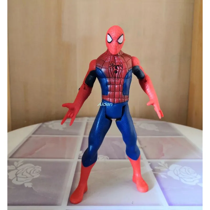 

7" The Avengers Superhero Spider-Man Peter Benjamin Parker With LED Light Hulk PVC Action Collectible Model Toy OPP 18CM Z2672