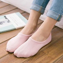 Сезон весна-лето; цвет черный, белый; дышащие удобные короткие носки до щиколотки; носки; Уникальные забавные носки для мужчин и женщин; однотонные простые носки