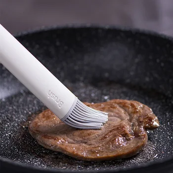 

1PC Eco-Friendly Silicone Barbecue Oil Brush Creative Kitchen Accessories Nordic Style Detachable Cooking Silicone Oil Brush