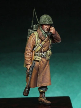 

Resin Kits 1/35 US Infantryman with Walkie-Talkie Resin Model DIY TOYS