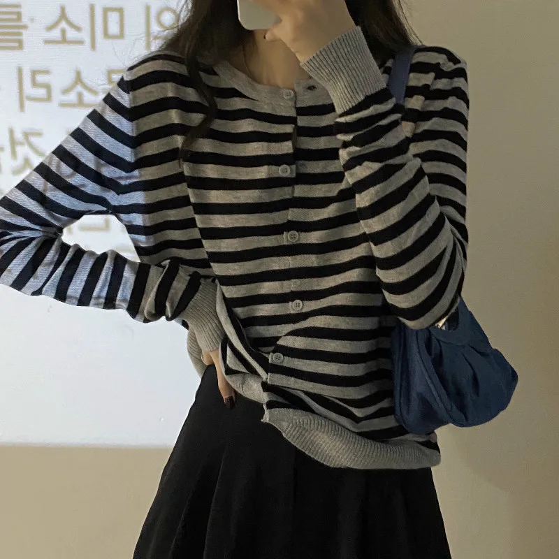

2021 New Women Shirt Striped Long-Sleeved knitting Sweater Cardigan Coat Spring Autumn Loose Short Cardigan Jacket Female Blouse
