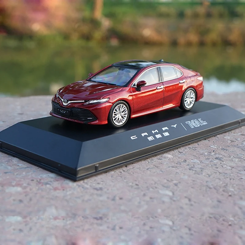1:43 TOYOTA 8th CAMRY СПЛАВ модель автомобиля статические высокой моделирования металлические модельные автомобили с оригинальной коробкой - Цвет: Red