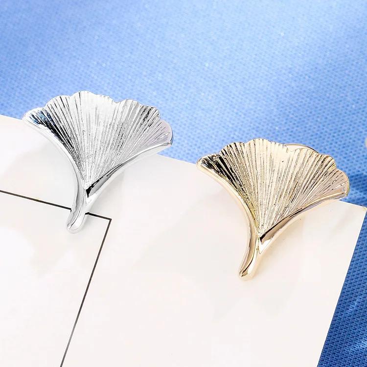 

Korean-style Ginkgo Leaf Brooch Women's Business Suit Corsage Brooch Overcoat Brooch Pin Cardigan Safety Pin pi jian kou