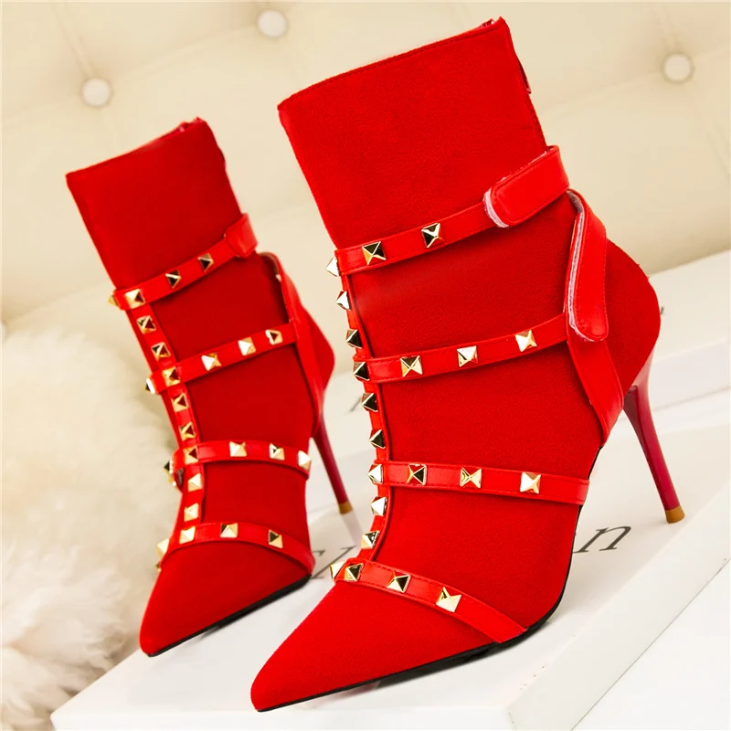 Модные роскошные женские туфли на высоком каблуке 11,5 см; Шелковый носок с заклепками; ботильоны на шпильке; красные весенние туфли с шипами; Scarpins