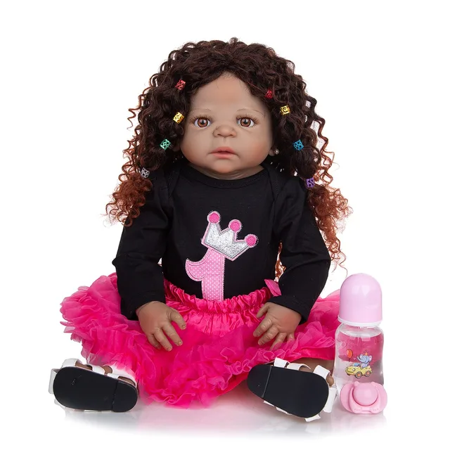 KEIUMI Bebê Reborn Menina 57cm Negra Cabelo Crespo Implantado Fio