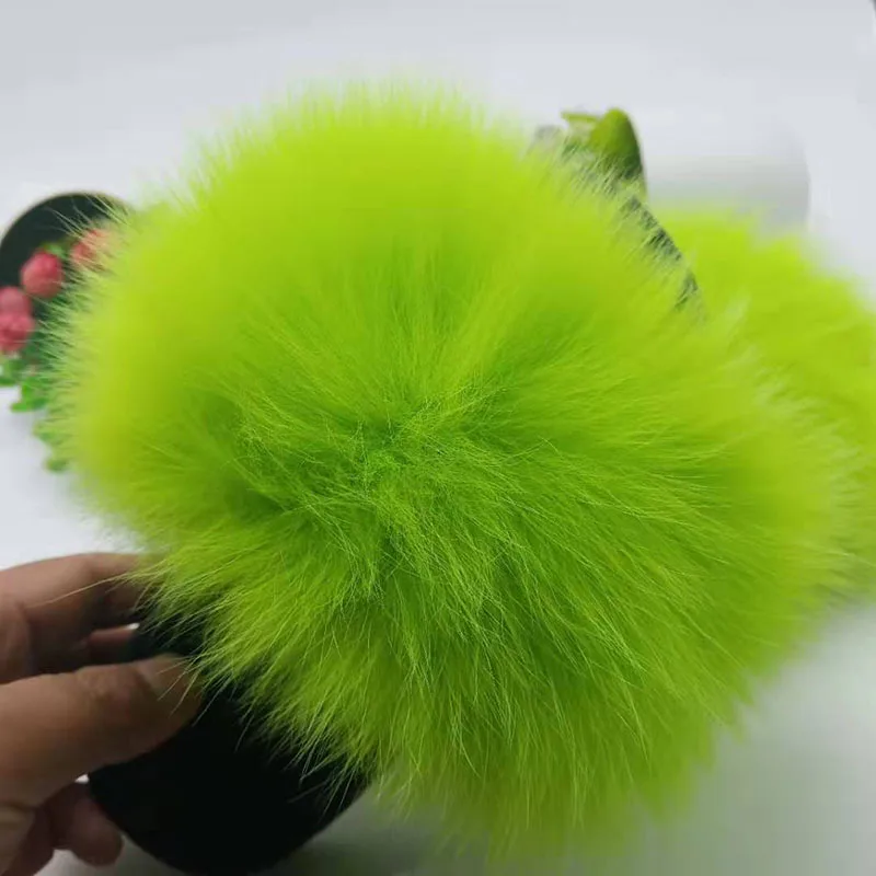Fluorescent green Популярные Тапочки с мехом енота; женские черные шлепанцы с натуральным лисьим мехом; женские сандалии с мехом; женские розовые пушистые шлепанцы на плоской подошве - Цвет: Fluorescent green