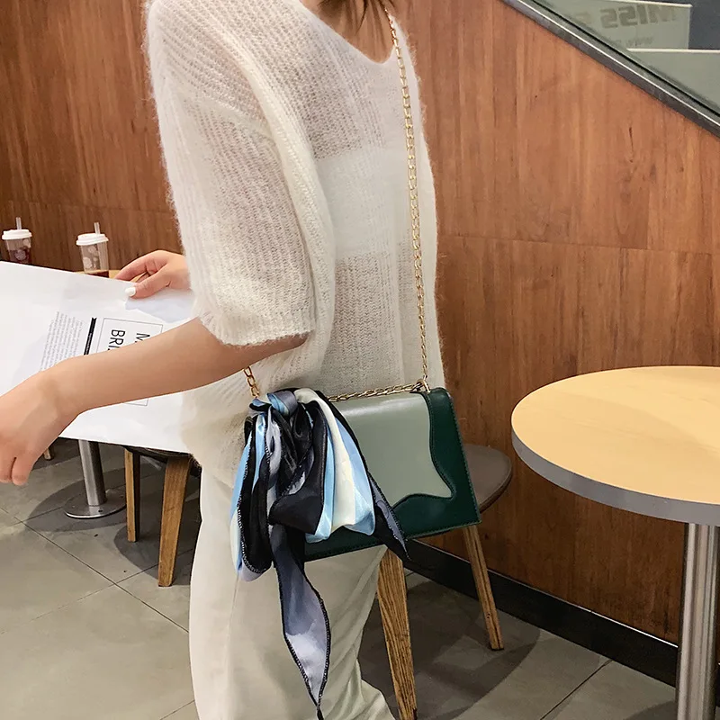 

New female 2019 new Korean version of a single shoulder satchel fashion impact color texture simple small square bag