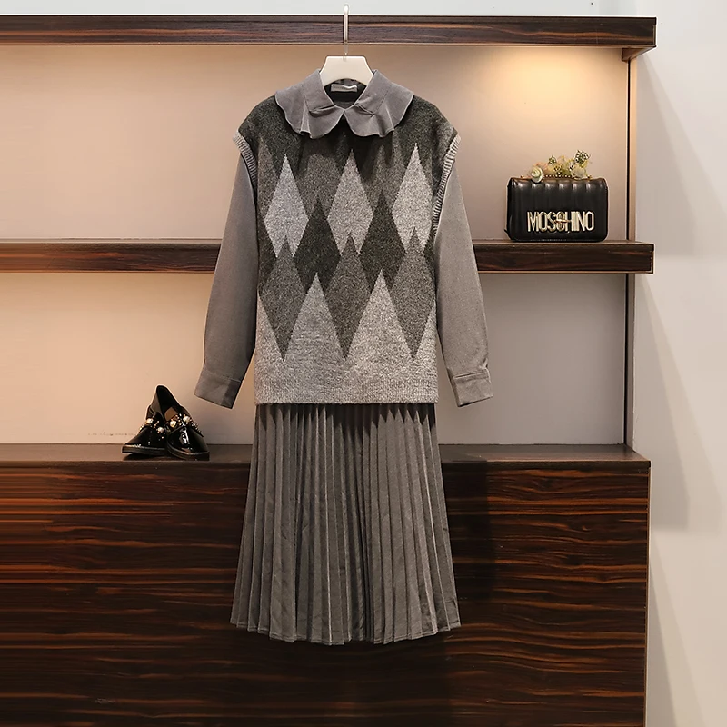 

Autumn 2009 New Large Size Women's Net Red Slim Sweater Vest + Long And Medium-length Shirt Skirt