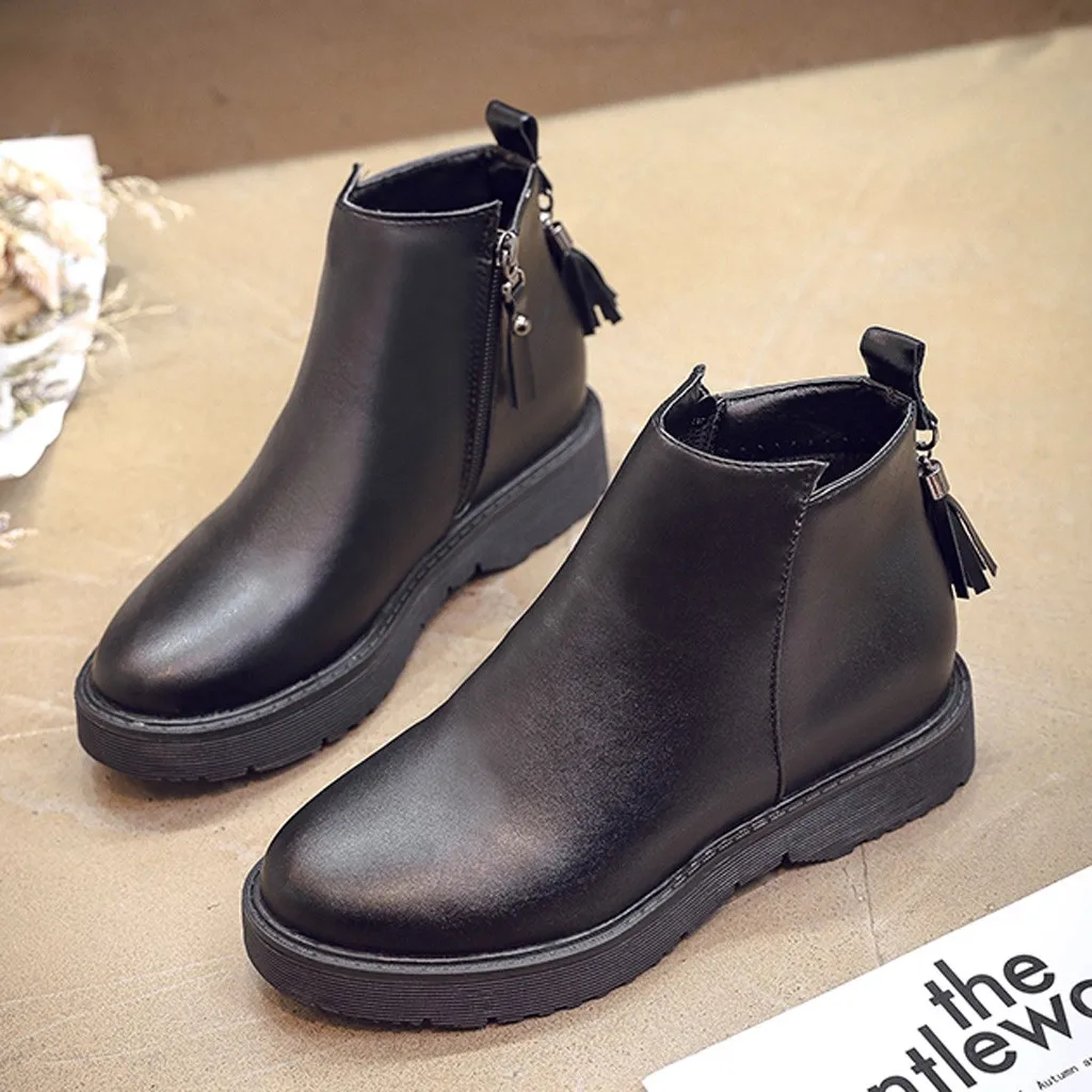 Женские ботинки на плоской подошве с круглым носком кожаные Короткие