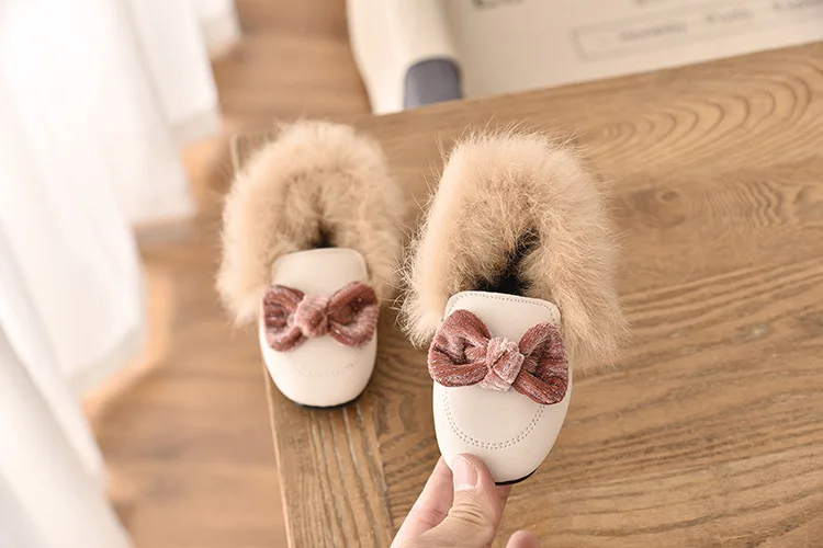 Новая обувь на меху для девочек; модные зимние ботинки для девочек; теплые плюшевые ботинки с мягкой подошвой для маленьких девочек; кожаные зимние ботинки; C10301