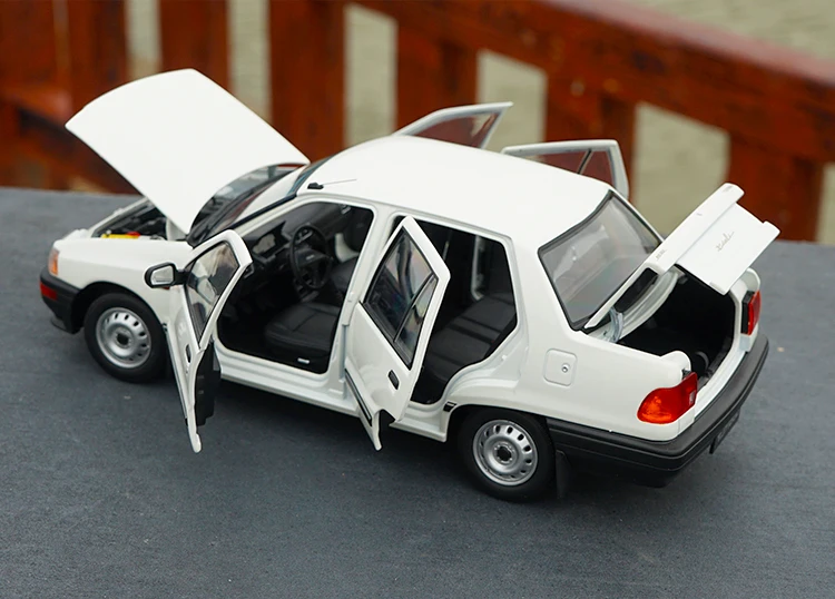 Авторизованный подлинный 1:18 Yiqi китайский Тяньцзинь Xiali TJ7100 хэтчбек игрушечный автомобиль миниатюрный подарок на Рождество/День рождения