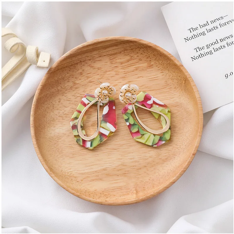 

2019 Autumn And Winter New Korean Flowers Irregular Shape Geometry Acrylic Drop Earrings For Woman Fashion Jewelry Wholesale