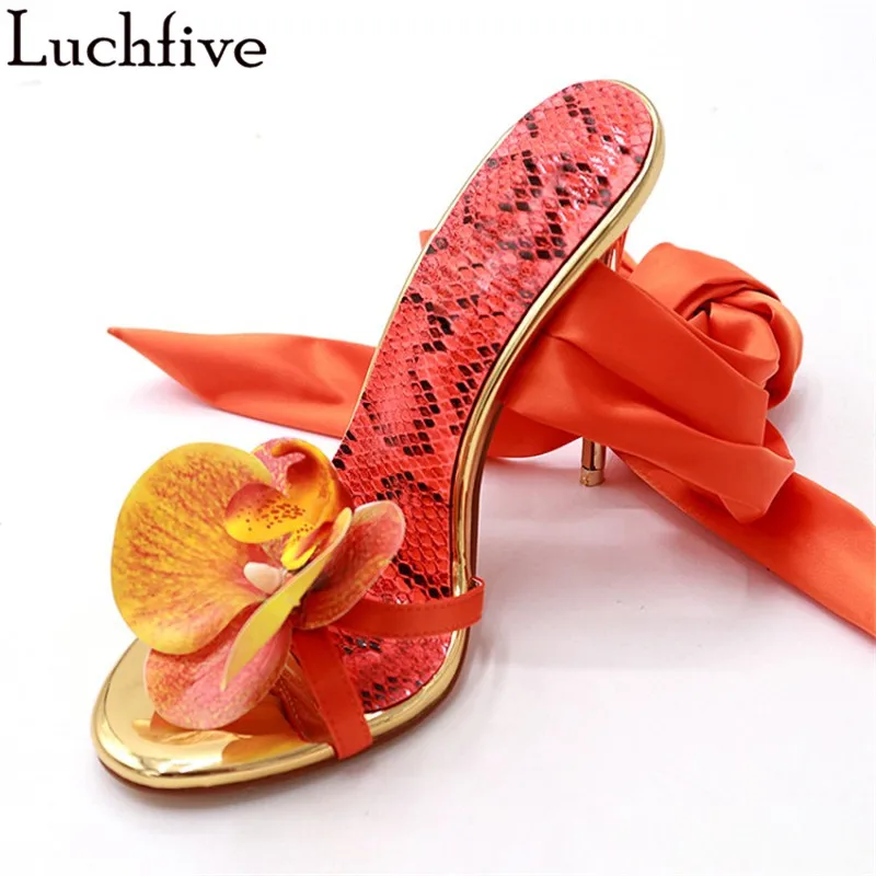 Летние босоножки с цветочным узором на ремешке Туфли гладиаторы высоком каблуке