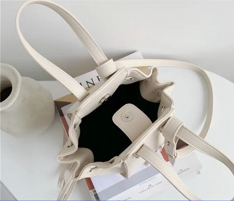 Модная Корейская версия новой pu женской сумки сумки с вышивкой хит цвет одно плечо Большая вместительная сумка-мешок