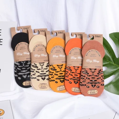 3 colors randomA 3Pairs/lot=6pieces Leopard Boat Socks Ladies Cotton Invisible Summer Women Fashion Socks Wild College Wind Socks Female - Цвет: 3 colors randomA