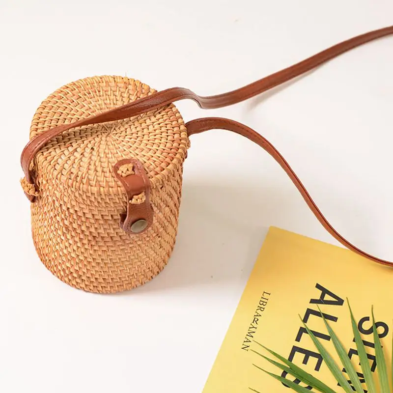 Круглая тканая сумка, ручная плетеная Сумка из ротанга с кожаным ремешком, женская сумка через плечо, шикарная Ретро Летняя Пляжная сумка на плечо в стиле бохо