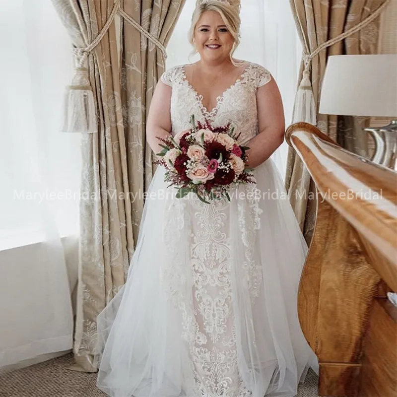 

Plus Size Wedding Dresses With Cap Sleeves A-Line Double V-Neck Formal Bride Gowns Robe De Mariee Vintage Appliques Wedding Gown