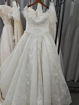 

In stock ready to ship lace Ivory sleeveless cheap wedding dress size 6 with train