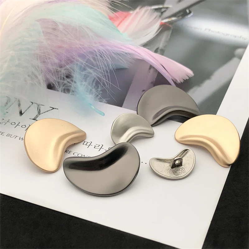 10pcs Fashion Moon Shape Metal Buttons for Clothes Black Gold Buttons for Coat Sewing Accessories Overcoat Decorative Buttons