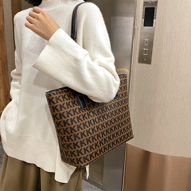 

Hong Kong Style Retro Large Capacity Women's Bag 2020 Popular New Fashion Fashion Trending Tote Bag All-Matching Ins