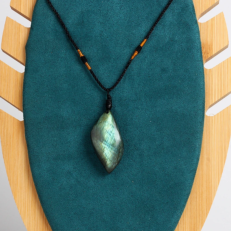 Natural Crystal Labradorite Pendant Necklaces Moonstone Sunstone Nature Stone Pendant Divination Spiritual Meditation Jewelry - Image 4