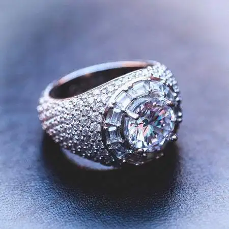 D & Z Cluster Di Pietra Band Ring Iced Out Zircone Cubico Pietre Oro Argento Di Personalità Di Colore Dei Monili Di Hip Hop Per Uomini Donne Regali