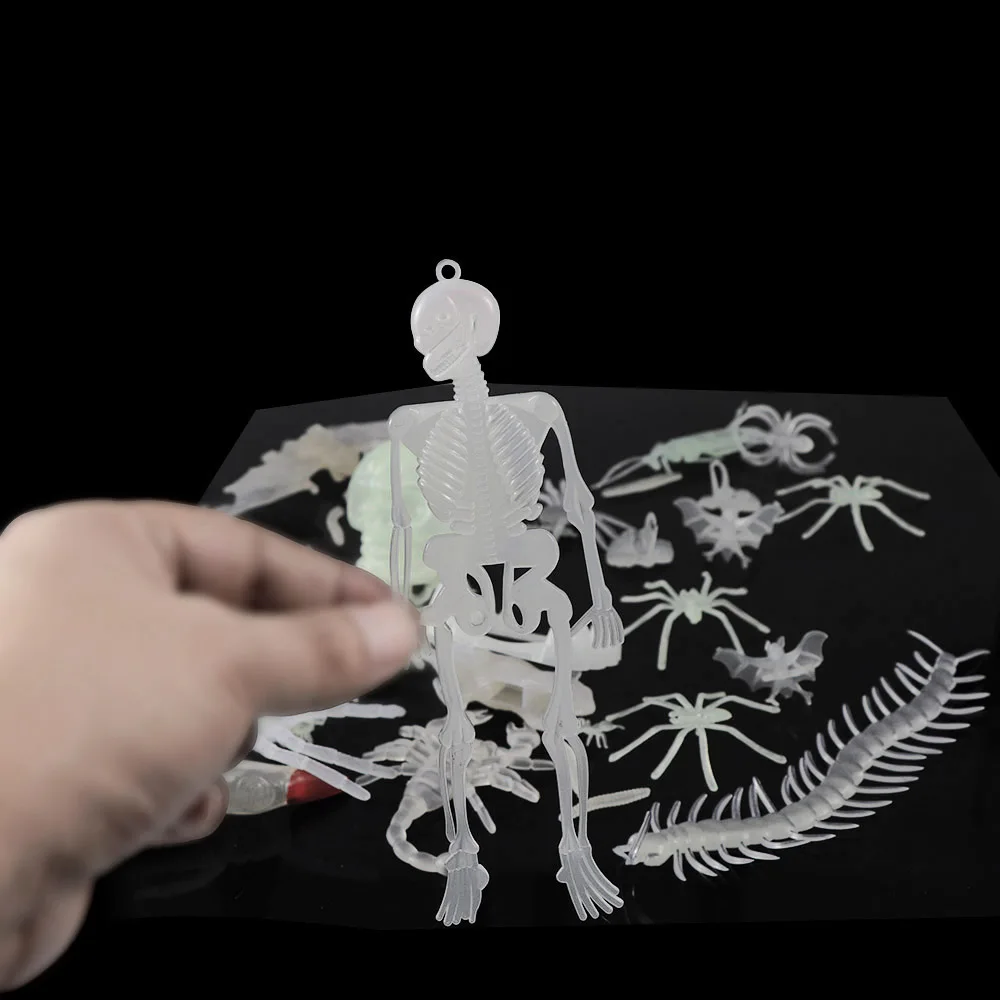 48 шт./компл. Светящиеся в темноте Пластик череп ошибки поддельные Пауки Скорпион мухи летучая мышь для вечерние Хэллоуин украшения на хэлоуин, популярный товар