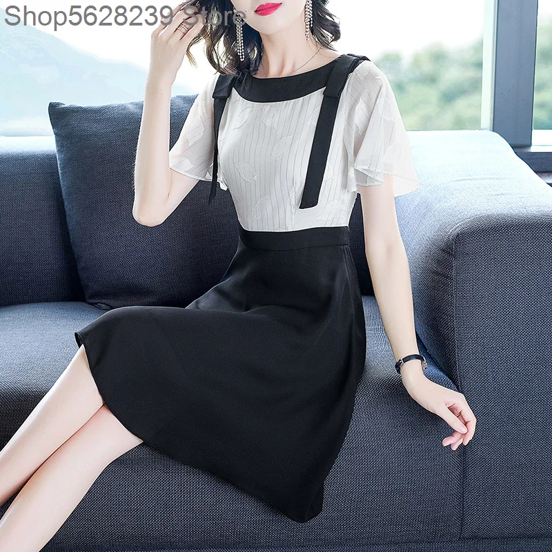 

Black And White Dress Contrast Color Splicing Fake Two Piece 2020 Summer Female Temperament Foreign Style Cover Belly Middle