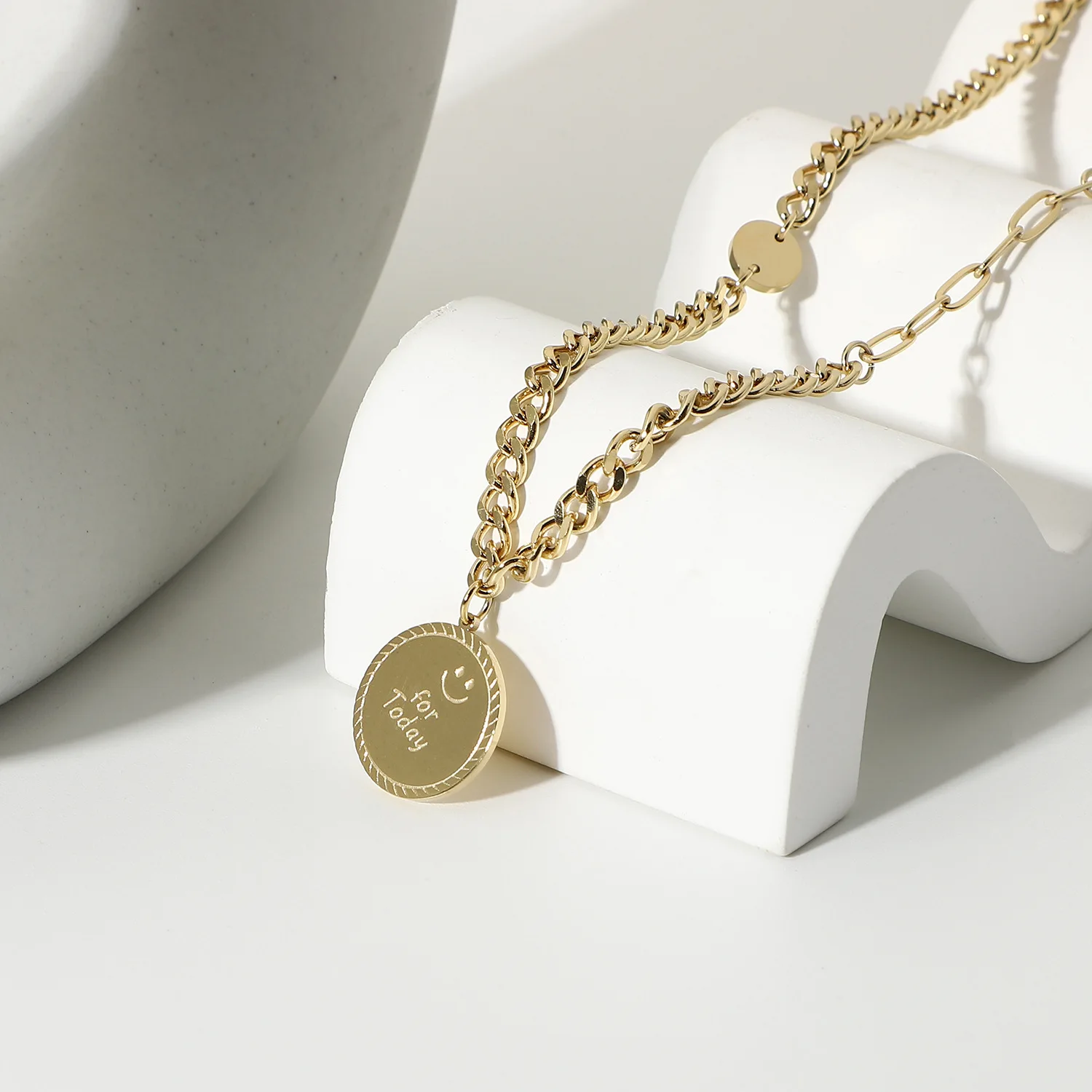 Cute Fun Double-sided Rotating Smiley Face Pendants & Necklace Women Simple Design Gilded Smiling Faces Choker Jewelry Gift