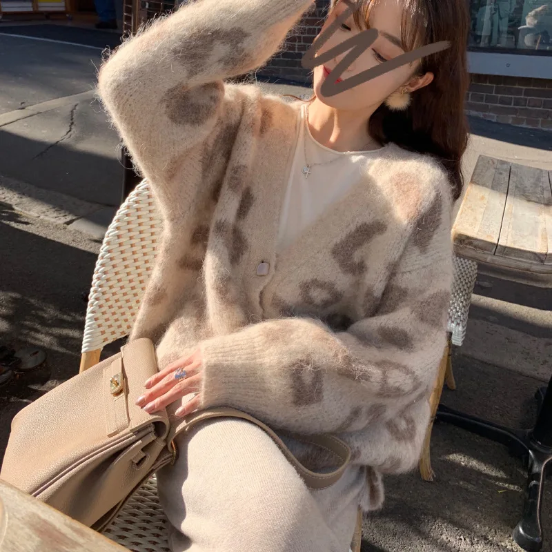 

College Style Knitted Cardigan Sweater Women Autumn 2019 New Leopard Jacquard Loose Long Sleeved Stylish V-collar Sweater Women