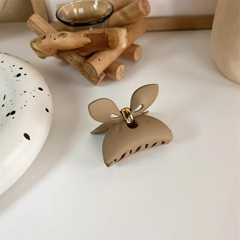 1Pcs Korean Coffee Beige Large Hair Claw Acrylic Hairpin Geometry Barrette Crab Hair Clips Headwear Womens Girl Hair Accessories hair clips for long hair