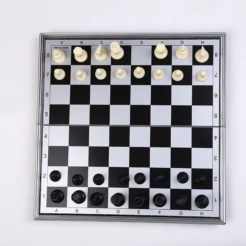 Европа и Соединенные Штаты продают высококачественные магнитные посеребренные шахматы креативные складные переносные шахматы 240*120*35