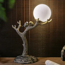 Настольная лампа в стиле ретро с двумя маленькими птицами, стоящая на дереве, для гостиной, спальни, прикроватной тумбочки, отеля, винтажный декор из смолы, Настольный светильник