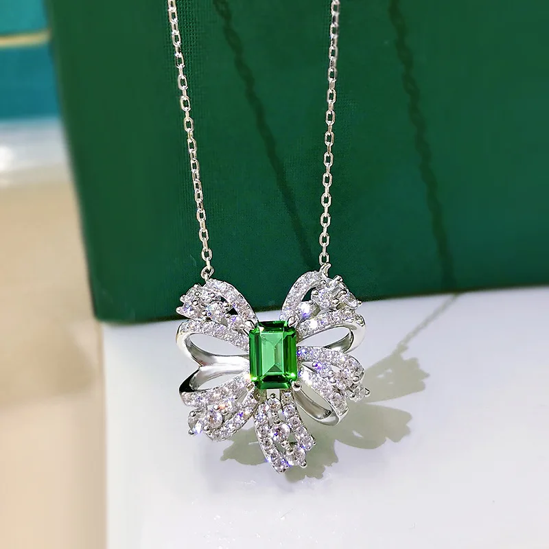 

Luxury 925 Sterling Silver Emerald Gemstone Created Moissanite Bowknot Pendant Necklace Party Fine Jewelry for Women 2021 Gift