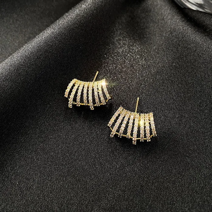

2020 Hot Sale Goods 925 Silver Needle Fashion Personality Geometric Circle Stud Earrings Women Retro Fine Inlaid Zircon Jewelry