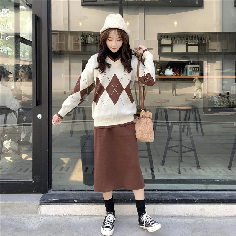

2020 Korean Autumn Women Geometric Pattern Fashion Basic Casual Hot Sale Oversize Jumpers+New Half-Length Skirt Two-Piece Suit