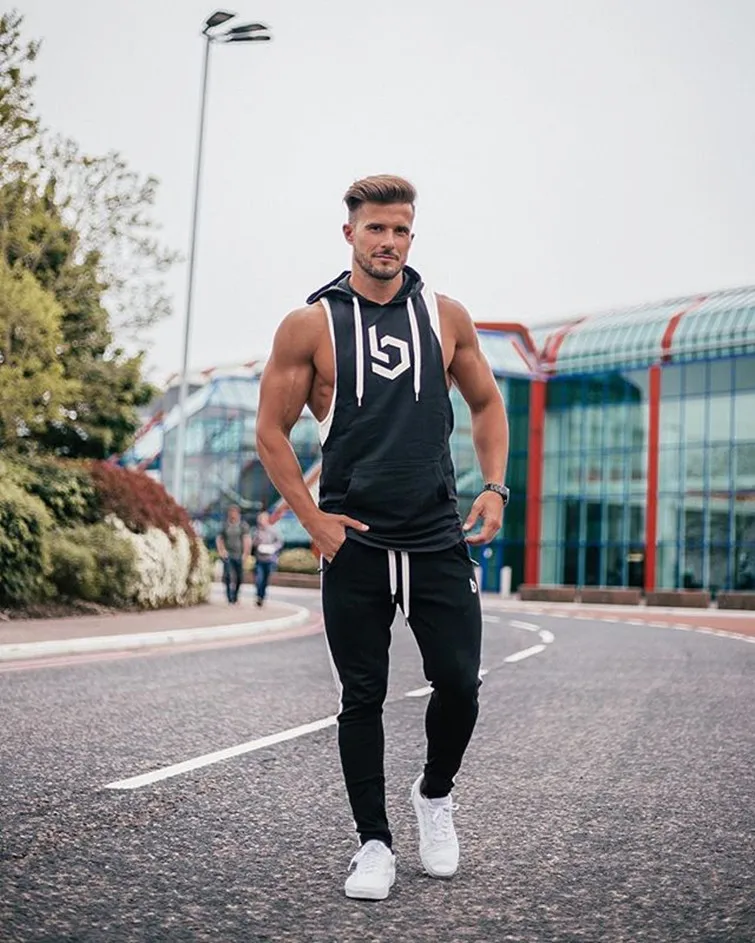 Мужской спортивный жилет с капюшоном без рукавов для занятий спортом и занятий спортом