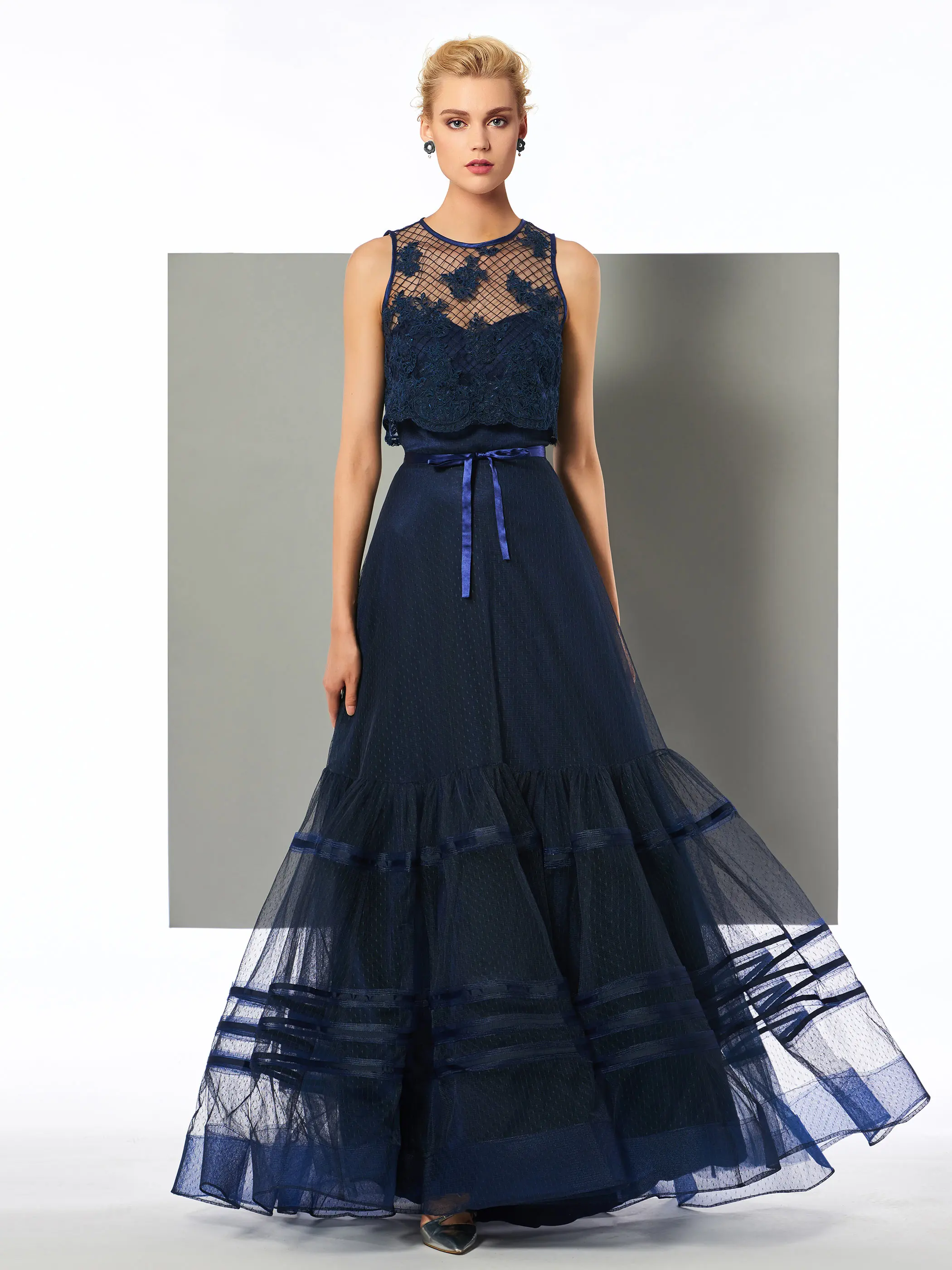 

Navy Blue Long Evening Dress Scoop Neck A Line Sleeveless Bowknot Wedding Party Formal Dress Appliques Evening Dresses