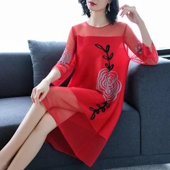 

Pleated Oversized Dress Autumn New Women's Mesh Embroidered Dress
