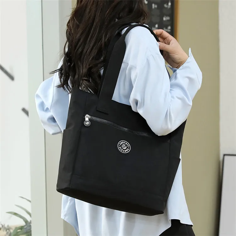 2021 New Nylon Large Capacity Summer Ladies Beach Shoulder Bag Woman Designer Handbags Youth Ladies Bags Tote Ladies Casual Bag