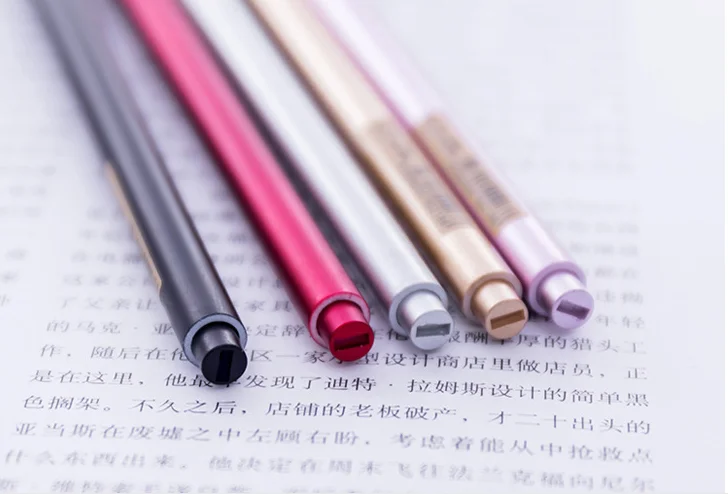 100pcs/Lot Gel Pen Wholesale Creative Metal Feel Neutral Pen 0.5mm Sarbon Black Student Office Writing Supplies GP779