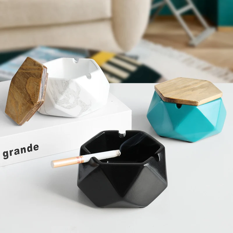 Resin Portable Ashtray With Lid For Gift Home Office Hotel Outdoor
