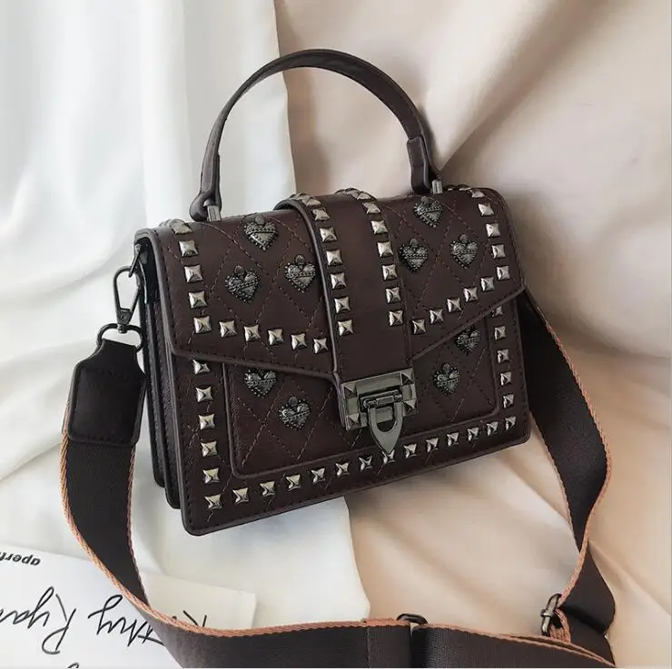 

Fashion Heart Rivets Wide Strap Handbag Flap 2019 Women Crossbody Bag Female Shoulderbag Sac #1952