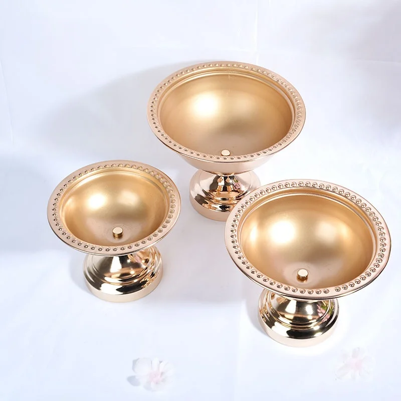 

European style fruit plate wedding supplies Golden Flower Metal fruit plate candy plate dry fruit plate metal vase ornaments