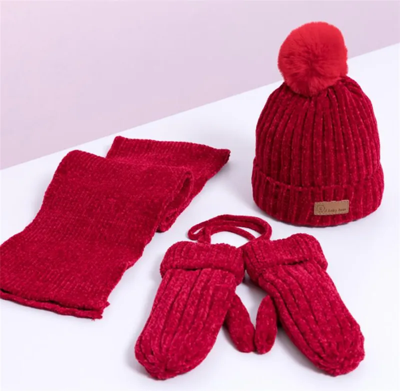 Red 3 pcs set Детская зимняя шапка и шарф-перчатка, детская теплая вязаная плюшевая шапка, комплект из 3 предметов, однотонный костюм с шарфом и помпонами для мальчиков и девочек От 0 до 3 лет - Цвет: Red 3 pcs set