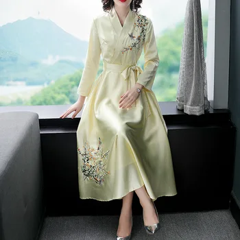 

2020 spring new women French retro embroidered long sleeve V-neck Floral dress