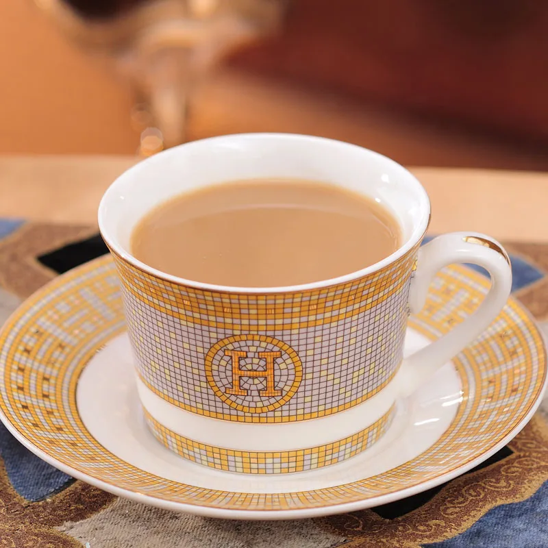 Copo de café do vintage presente para namorado osso china porcelana copos e pires conjunto com colher drinkware