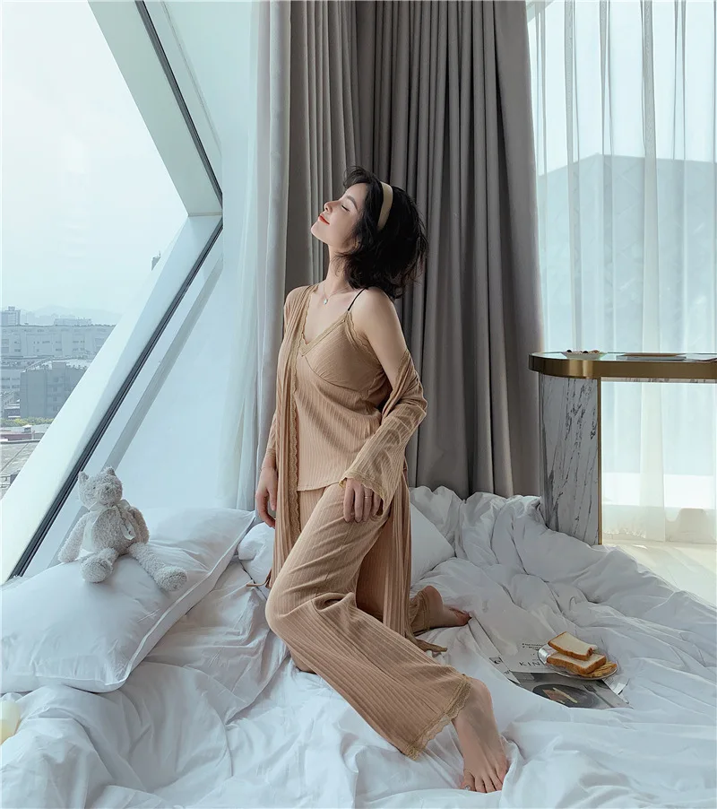 12075439756_2043651032