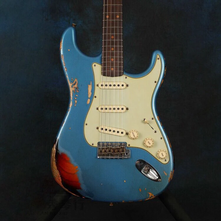 

Relics Electric Guitar In navy Color Aged Guitar,Relics by hands .high quality pickups .handwork 6 stings guitar.